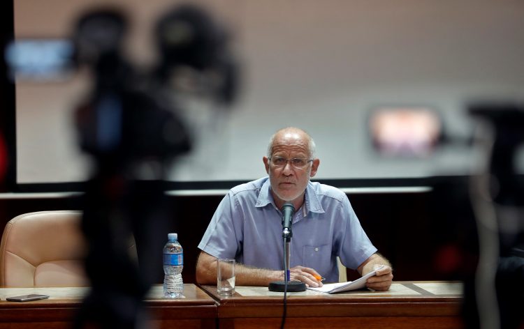 El Viceministro de Cultura cubano Fernando Rojas habla durante una conferencia de prensa, hoy en la sede del Ministerio de Cultura en La Habana Foto: Ernesto Mastrascusa/ EFE