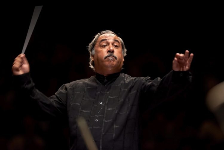 El maestro Enrique Pérez Mesa, director titular de la Orquesta Sinfónica Nacional de Cuba. Foto:  Desde Mi Beldevere.