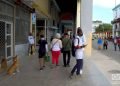 Personas en la calle Galiano de La Habana. Foto: Otmaro Rodríguez.