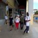 Personas en la calle Galiano de La Habana. Foto: Otmaro Rodríguez.