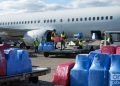 Llegada al Aeropuerto Internacional José Martí, de La Habana, de una donación de materiales sanitarios enviada por cubanos residentes en EE.UU., el 10 de diciembre de 2020. Foto: Otmaro Rodríguez.