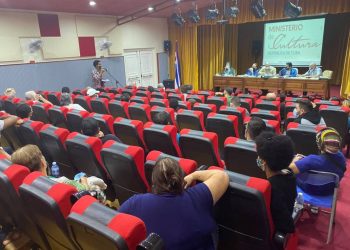 Encuentro del ministro de Cultura de Cuba, Alpidio Alonso y otras autoridades del sector, con jóvenes artistas y escritores en la sede del Mincult, el 5 de diciembre de 2020. Foto: @CubaCultura / Twitter.