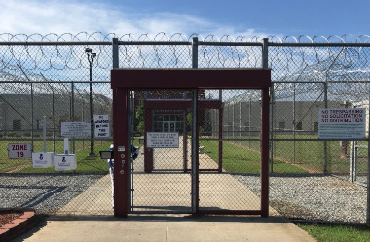 Entrada del Centro de Detención Stewart, en Estados Unidos. Foto: CVT.