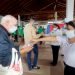 Trabajadoras del turismo ofrecen gel desinfectante a los visitantes que llegan a un hotel en Cayo Coco, Cuba, en diciembre de 2020. Foto: Ernesto Mastrascusa / EFE / Archivo.