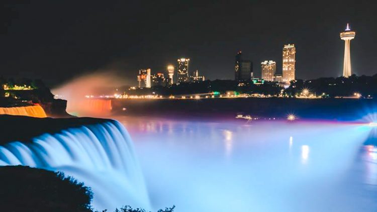 Vista del lado canadiense de las Cataratas del Niágara. Foto: visitarniagara.com