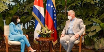 Encuentro del presidente cubano Miguel Díaz-Canel con Delsy Rodríguez, vicepresidenta de Venezuela, en La Habana, el sábado 16 de enero de 2021. Foto: Estudios Revolución vía Cubadebate.