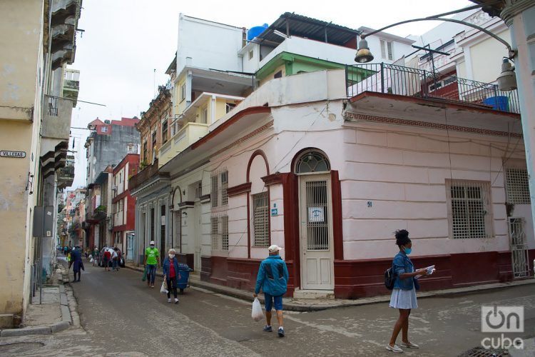 Calle Empedrado, en La Habana. Foto: Otmaro Rodríguez.