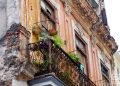 Vista de una edificación de la Calle Empedrado, en La Habana. Foto: Otmaro Rodríguez.