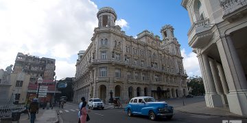 Edificio de arte universal del Museo Nacional de Bellas Artes, en el entorno de la calle Monserrate, en La Habana. Foto: Otmaro Rodríguez.