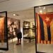 Una mujer observa objetos que hacen parte de la exposición "Operation Pedro Pan: The Cuban Children's Exodus", en el Museo Americano de la Diáspora Cubana en Miami, Florida. Foto: EFE/Jorge Ignacio Pérez.