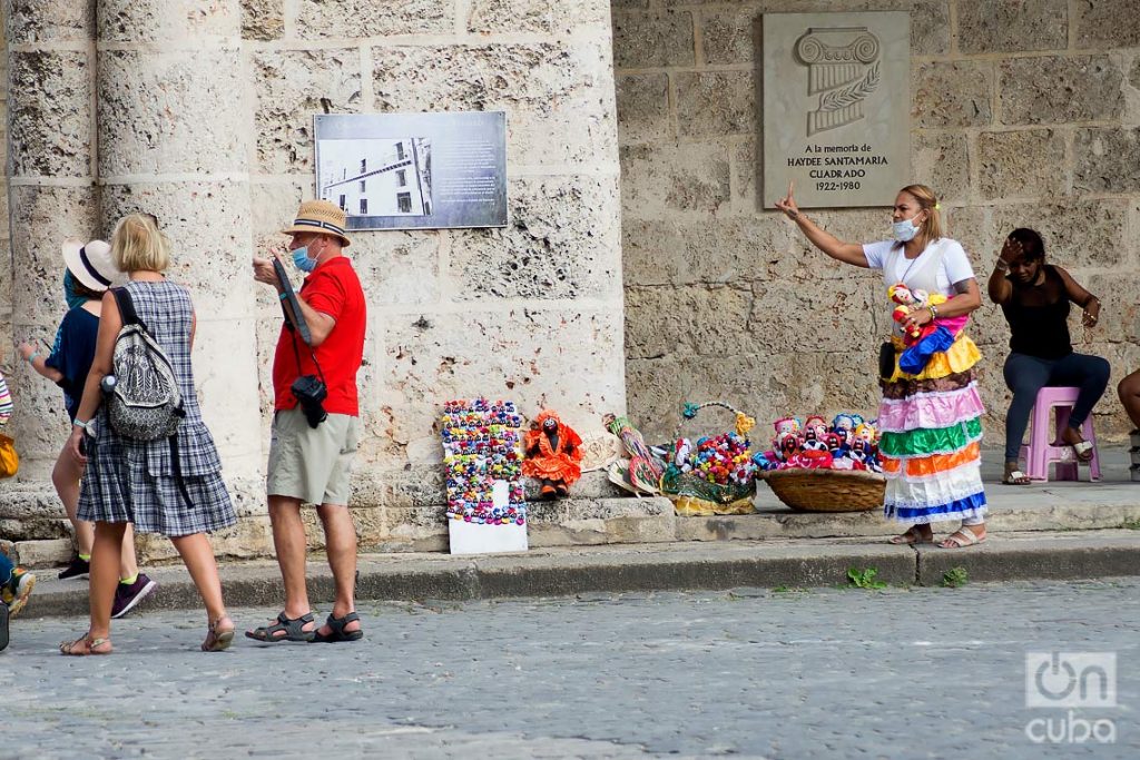 Turistas en La Habana. Foto: Otmaro Rodríguez / Archivo OnCuba.