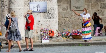 Turistas en La Habana. Foto: Otmaro Rodríguez / Archivo OnCuba.