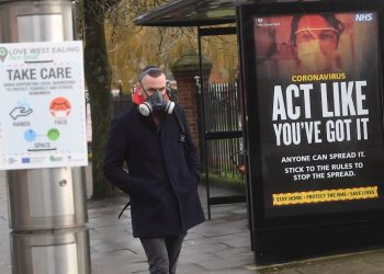 Avisos sobre el coronavirus del gobierno en Ealing, al oeste de Londres, Reino Unido, el 2 de febrero de 2021. Foto: Neil Hall / EFE.