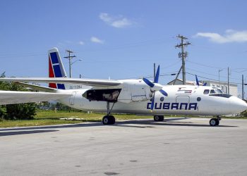 Avión AN 24 secuestrado de Cuba en 2003, en el aeropuerto de Cayo Hueso, Florida. Foto: abpic.co.uk / Archivo.