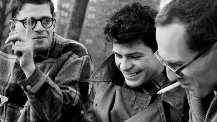 Allen Ginsberg, Gregory Corso y Barney Rosset en Washington Square Park, New York, 1957. Foto; Arcchivo.