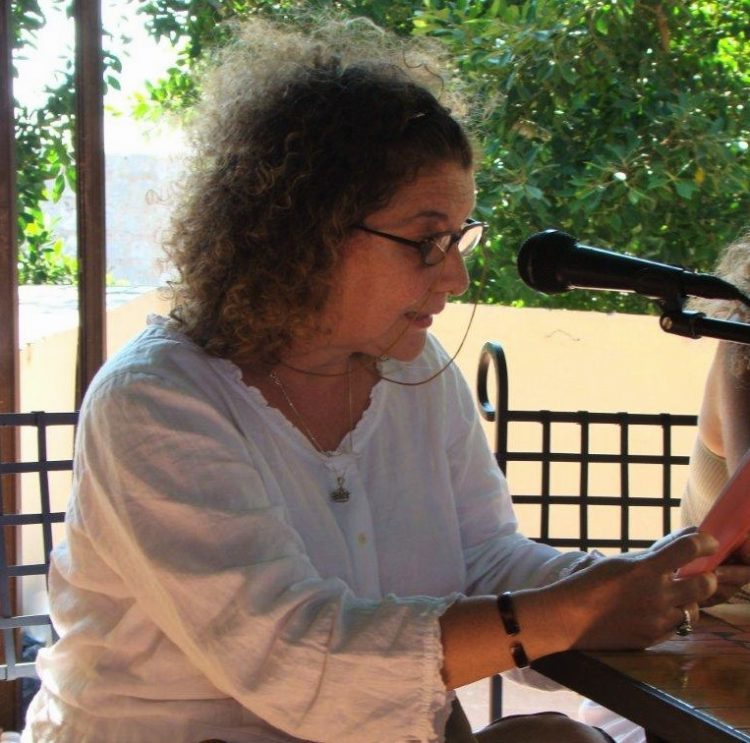 La poeta Charo Guerra, ganadora del premio Julián del Casal. Foto: Leyla Leyva, cortesía de la entrevistada.