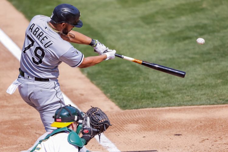 Los Medias Blancas de Chicago informaron este miércoles que su primera base estelar, el cubano José Abreu, ha dado positivo por COVID-19 y es asintomático. Foto: EFE/EPA/JOHN G. MABANGLO/Archivo.