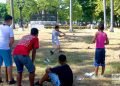 Niños jugando en el Parque de la Fraternidad, en La Habana. Foto: Otmaro Rodríguez.