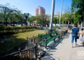 Personas en el Parque de la Fraternidad, en La Habana. Foto: Otmaro Rodríguez.