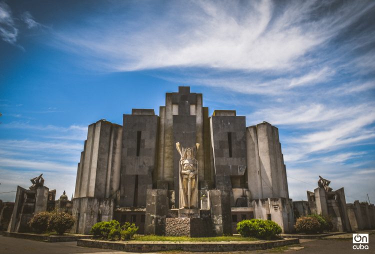 Cementerio de la ciudad de Azul. Foto: Kaloian Santos Cabrera.