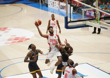 La selección cubana enfrentándose a la de Islas Vírgenes estadounidenses, en la primera vuelta de la primera ventana clasificatoria a la Copa América 2021. Foto: fiba.basketball