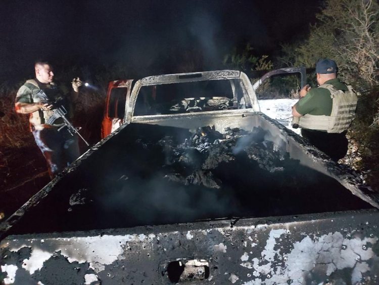 Una de las dos camionetas halladas en Tamaulipas en enero, dentro de las que se encontraron 19 cuerpos calcinados. Foto: twitter.com/DenisseRomeroM