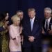 Pastores evangélicos reciben a Donald Trump en la iglesia Rey Jesús en Miami, el 3 de enero. | Foto: Lynn Sladsky / AP