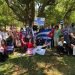 Grupo de cubanas y cubanos solicitando el fin del Bloqueo en Tampa. Foto: Cortesía Carlos Lazo