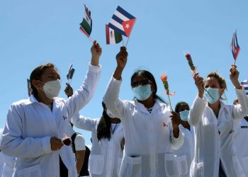 Grupo de médicos cubanos que prestaron ayuda en México en el enfrentamiento a la COVID-19. Foto: Marcelino Vázquez / ACN / Archivo.