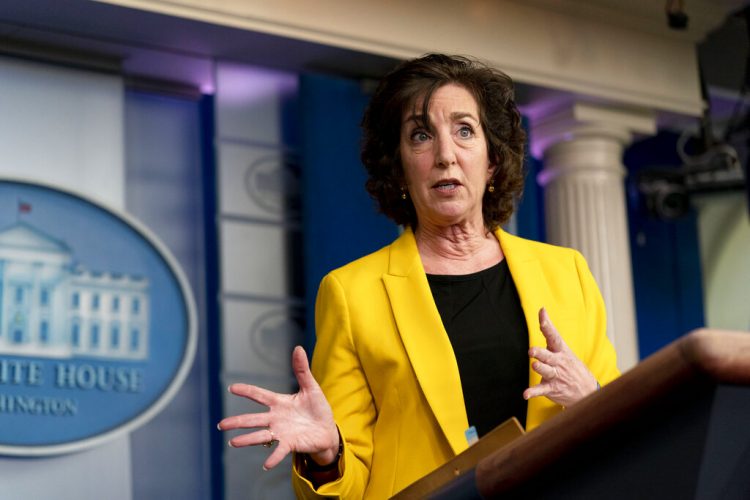 Roberta Jacobson, coordinadora para asuntos de la frontera sur de Estados Unidos, habla el miércoles 10 de marzo de 2021 durante una conferencia de prensa en la Casa Blanca. (AP Foto/Andrew Harnik)