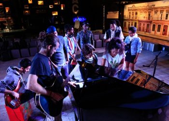 Varios músicos comparten experiencias en uno de los talleres del concurso Primera Base. Foto: sitio oficial del HWM