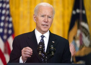 El presidente estadounidense Joe Biden habla sobre las vacunaciones del coronavirus en la Casa Blanca el jueves 18 de marzo del 2021. Foto: Andrew Harnik/AP/Archivo.