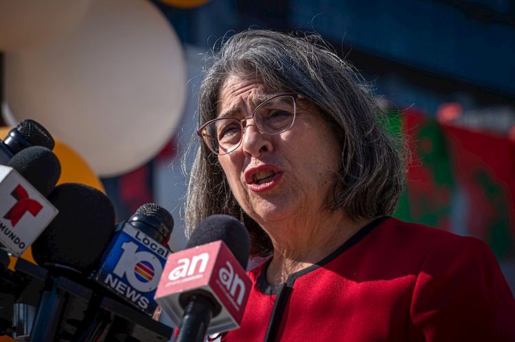 La alcaldesa del condado de Miami-Dade, Daniella Levine Cava. Foto: Giorgio Viera/Efe/Archivo.