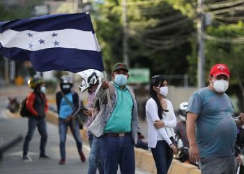 La convocatoria de la nueva caravana, una modalidad que inició en octubre de 2018 en San Pedro Sula, ha sido difundida, como en otras ocasiones, en redes sociales, pero hasta ahora no se conoce quién o quiénes son los organizadores. Foto: Gustavo Amador/Efe/Archivo