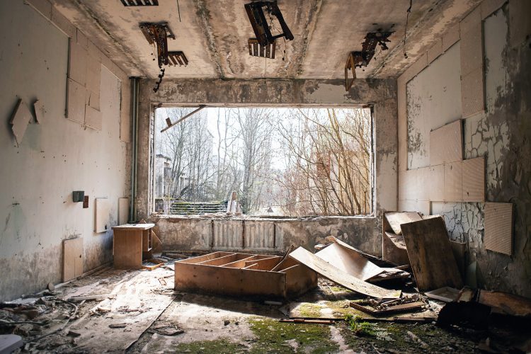 Un apartamento abandonado en Pripyat, cerca de la central nuclear de Chernobyl, en la Zona de Exclusión, Ucrania. Foto: New Statesman.