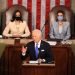 El presidente Biden habla en el Congreso. Detrás, la vicepresidenta Kamala Harris y la presidenta de la Cámara de Representantes, Nancy Pelosi. Una foto histórica. Dos mujeres en la línea de sucesión presidencial. Foto: MarketWatch.