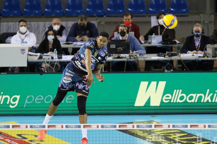 Wilfredo León rescató al Perugia con un rendimiento superlativo en el segundo juego de la final del voleibol italiano. Foto: Tomada de Lega Volley.