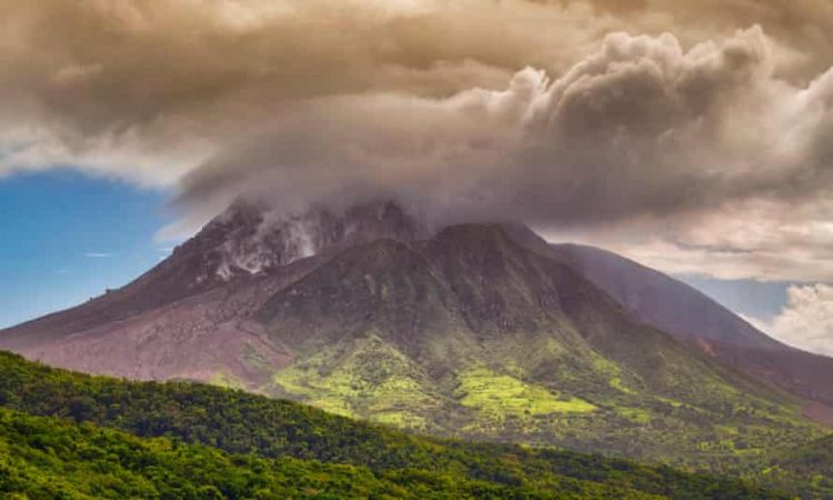 El volcán La Soufriere en San Vicente. Foto: The Progressive.