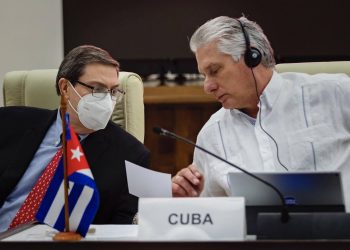 El ministro de experiores cubanos y Miguel Díaz-Canel durante la XVIII Cumbre virtual del ALBA-TCP, el 14 de diciembre de 2020. Foto: Estudios Revolución/ presidencia.gob.cu.