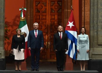 Los presidentes de Cuba, Miguel Díaz-Canel (i), y México, Andrés Manuel López Obrador, durante la visita del mandatario cubano a México, en octubre de 2019. Foto: Estudios Revolución / presidencia.gob.cu / Archivo.