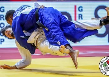 El cubano Orlando Polanco (de azul) en un combate de judo. Foto: ijf.org / Archivo.