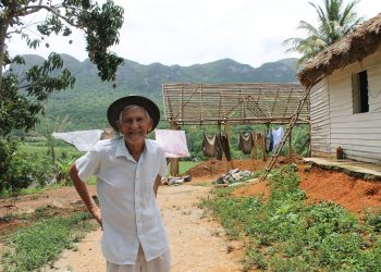 Herminio, un campesino en Viñales, Pinar del Río, que en 2017 aún trabaja las tierras que le entregaron en la reforma agraria. Foto de la autora, 2017.