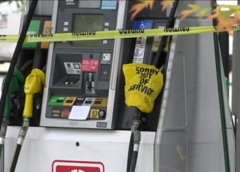 Una gasolinera de Florida con crisis de combutible. Foto: WKMG.