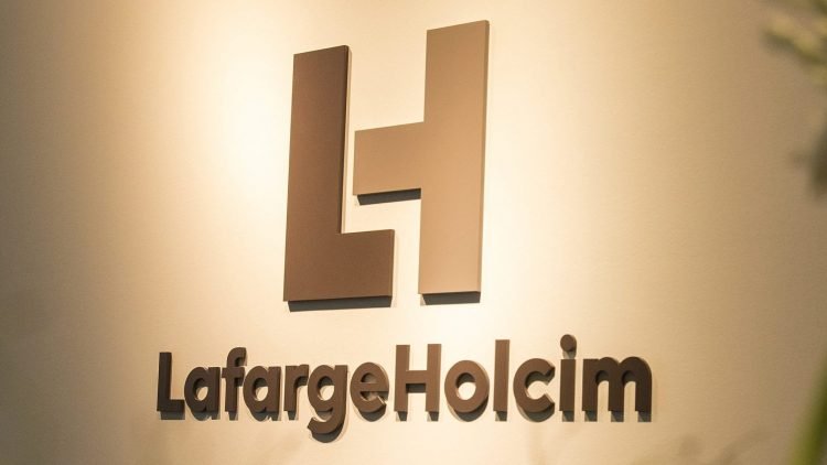 Logo de la multinacional suiza LafargeHolcim. Foto: EPA / ft.com / Archivo.