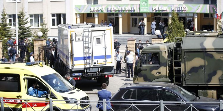 La escuela de la ciudad rusa de Kazán donde tuvo lugat el tiroteo. Foto: Live5News.