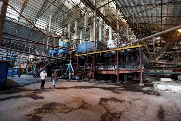 Central azucarero en Cuba. Foto: Ernesto Mastrascusa / EFE / Archivo.