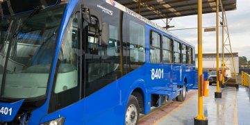 Ómnibus donados por Japón para el transporte público de La Habana. Foto: Perfil de Facebook de la Embajada de Cuba en Japón.