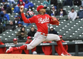 May 28, 2021; Chicago, Illinois, USA; Cincinnati Reds staring pitcher Vladimir Gutierrez (53) throws against the Chicago Cubs during the first inning at Wrigley Field. Mandatory Credit: Matt Marton-USA TODAY Sports