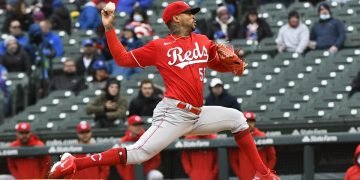 May 28, 2021; Chicago, Illinois, USA; Cincinnati Reds staring pitcher Vladimir Gutierrez (53) throws against the Chicago Cubs during the first inning at Wrigley Field. Mandatory Credit: Matt Marton-USA TODAY Sports
