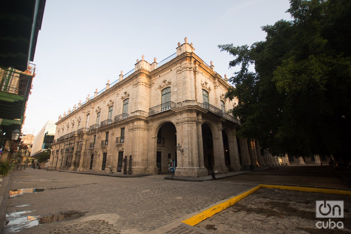 Palace of the Captains General, next to Obispo Street, in Havana. Photo: Otmaro Rodríguez.
